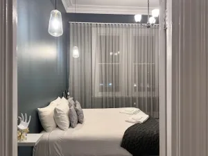 Image of Entire Townhouse in Heart of Echuca's Port CBD - Treehouse Hideouts - 15 guest capacity