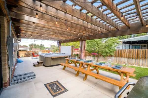 Image of Hot Tub, Steam Room, Billiards, Ping Pong, Darts, 3 Kings, 8 beds total.