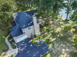 Image of Riverfront home on the Hudson, minutes to Saratoga