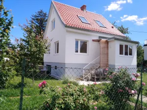 Image of Green oasis in Vienna - whole house floor with garden+bikes