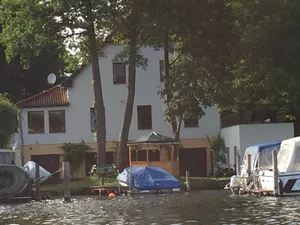 Image of Small cozy vacation apartment right on the water