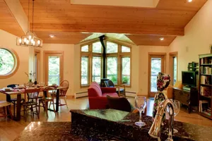 Image of *NEW LISTING* Beautiful Lake Front Home w\/ Hot Tub. Close to Downtown Florence and Dunes
