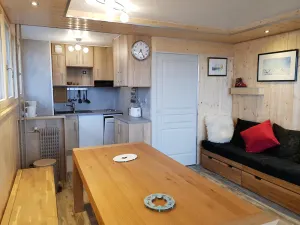 Image of LARGE T3 50 sqm Croisette SOUTH full sunny ski at the foot; label 3 flakes OR