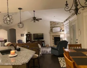 Image of Cheerful, spacious, sunny & comfy 4-bdrm home