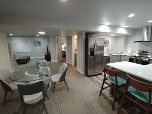 Image of Luxury 900sf 2 Bedroom, full kitchen, Private Entry at Denver International