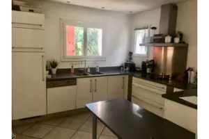 Image of Maison Dans Domaine Avec Piscine