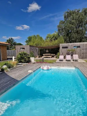 Image of Near BORDEAUX, ST EMILION, BELLE DES VIGNES 8PERSONNES PRIVATE SWIMMING POOL