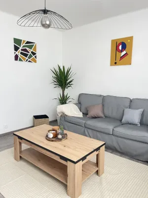 Image of Bright, open-plan apartment