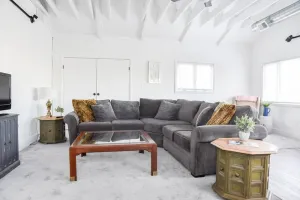Image of Large 2 Bedroom Great Location Close to Everything