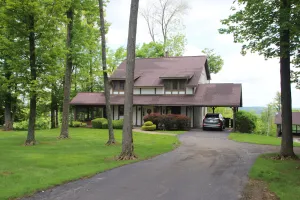 Image of Winterberry Lodge: Ski In\/Out of this slopeside single condo. Best location!