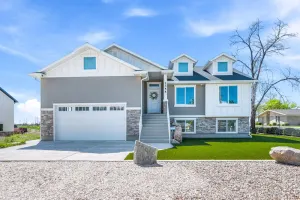 Image of Adventure Haven Near Natures Wonders Ski Resorts Hot tub Pool Table & Fireplace