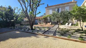 Image of Nice old house with garden in the center of Nyons