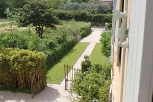 Image of Old Provencal farmhouse, warm and comfortable, with private swimming pool