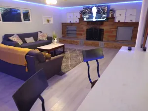 Image of Spacious Modern 3bd 2bath \/ 70\" 4K LED TV & Firepit with outdoor seating for 10!