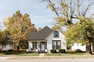 Image of \"The Homestead\" UPSCALE STAY - Downtown with Yard