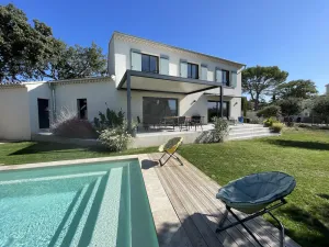Image of Modern Provencal farmhouse, underfloor air-conditioning in all rooms, saltwater swimming pool.