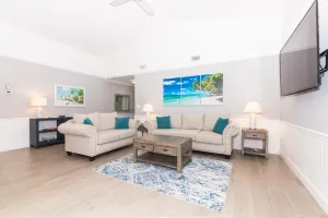 Image of Charming beach home short walk to the beaches and downtown