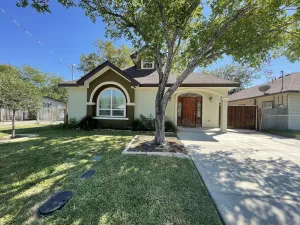 Image of A luxury, 3-bedroom home mins away from the San Jose Missions