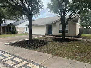 Image of Cedar Park single-story house with greenbelt access and close to everything!
