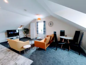 Image of Crystal Suite 4 - private parking - metro