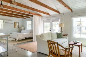 Image of Palmetto Carriage House - open and airy studio apartment close to everything!