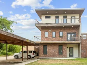 Image of Fabulous Contemporary Getaway | Private Entrance | Private Room