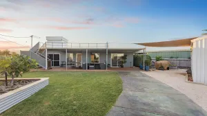 Image of Oasis - Modern 4 Bedroom holiday home with endless views.