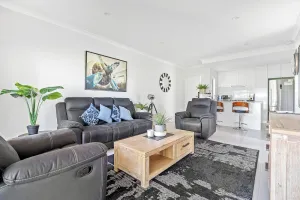Image of 2 Conveniently Quiet Cloverdale 2brpark