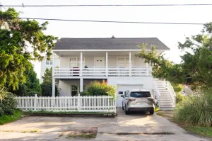 Image of Classic pet-friendly lower level 3 bedroom duplex!