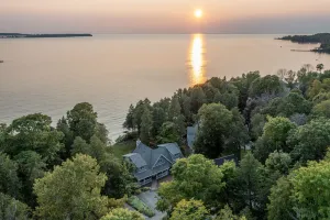 Image of Sturgeon Bay Waterfront Lodge on Laurie Lane