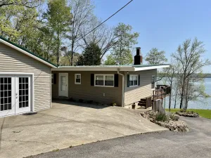 Image of Experience Kentucky Lake out the back door! Spacious 4-bedroom retreat awaits.