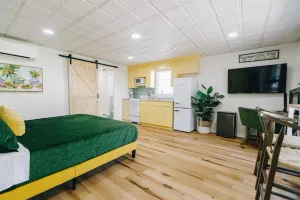Image of The Little Lemon Studio | King Bed | Office Space | Walk to Winthrop