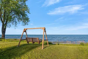 Image of 4 bed house on the shore of Lake Michigan