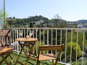 Image of Stylish T3 apartment with two balconies and view, top floor
