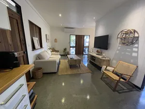 Image of Stylish 2 bedroom Guesthouse - 1 minute from the beach.
