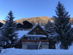 Image of RDC Chalet facing the ski slopes, cross-country skiing, private parking l