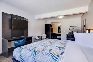 Image of Relaxing Accommodation, Close to Century West Park! Pets Allowed, Free Parking