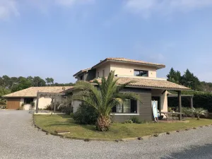 Image of LARGE VILLA WITH SWIMMING POOL JACCUZI GRANDE CAPACITE