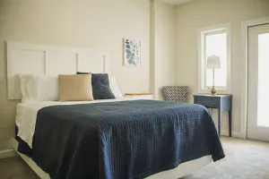 Image of Charming queen suite with en-suite bathroom and balcony!