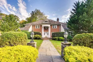 Image of Historic Mamaroneck Guest House - Walk to Harbor!