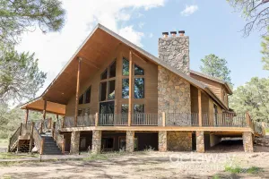 Image of The Grand - Luxury Home Sleeps 20 plus! Ask about the Basement