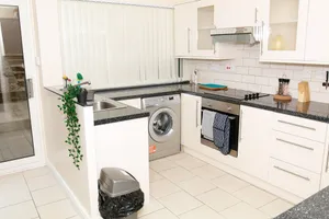 Image of Newly Refurbished 3 bedroom house B32 area