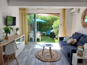 Image of Studio 100m from the beach, patio, car park, air conditioning