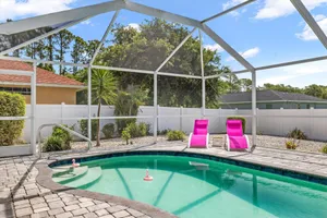 Image of Casa Azul! 11min - warm mineral springs, 25min - beaches! HEATED Pool & floats!