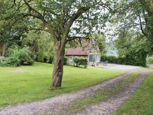 Image of Bamford is in an AONB, with walks from the door, including 14-mile trail round the Ladybower Dam.