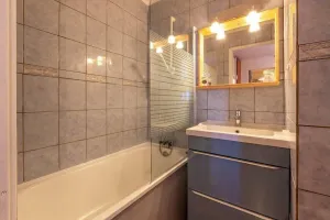 Image of 20m from resort center, 2nd floor, view ski slopes, balcony, tv, ski locker, 25m², La Plagne