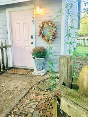 Image of LUFKIN PINK DOOR GUEST HAUS