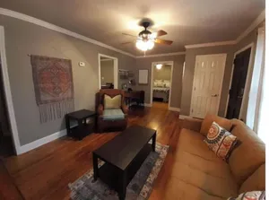 Image of Elm Circle Cozy Cottage walking distance to Downtown.