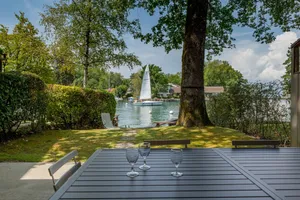 Image of Port-Ripaille: lake and mountain + mooring place