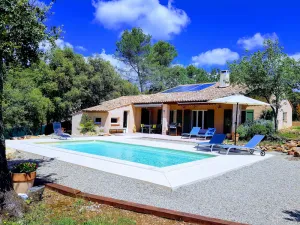 Image of In the heart of 4600m2 of oaks, quiet: swimming pool, tennis, pétanque, private